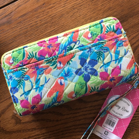 ๐บ๐ธ๐ผ Quilted Cotton Floral Wristlet ๐ผ๐ธ๐บ - Picture 3 of 9